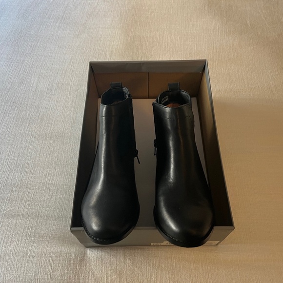 Vionic Leather Bootie - Picture 2 of 7